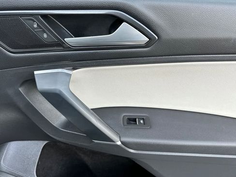 Used 2018 Volkswagen Tiguan SE image 20