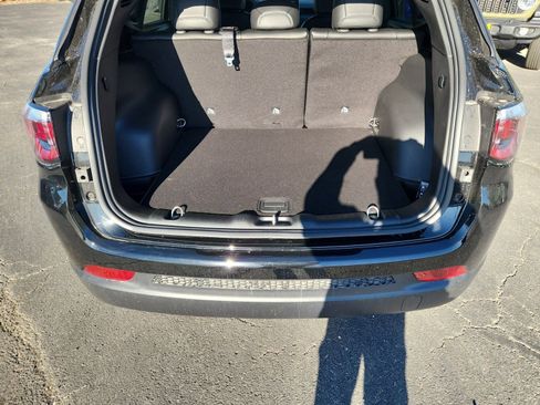 New 2026 Jeep Compass Latitude image 16