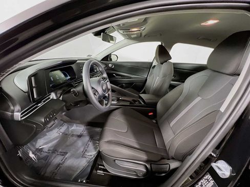 Certified 2025 Hyundai Elantra SE FWD image 21