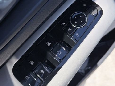 Used 2023 Nissan Ariya FWD image 22