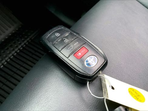 Used 2022 Toyota Venza XLE AWD/4WD image 14