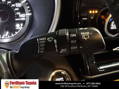 Used 2023 Toyota Highlander XLE AWD/4WD image 24