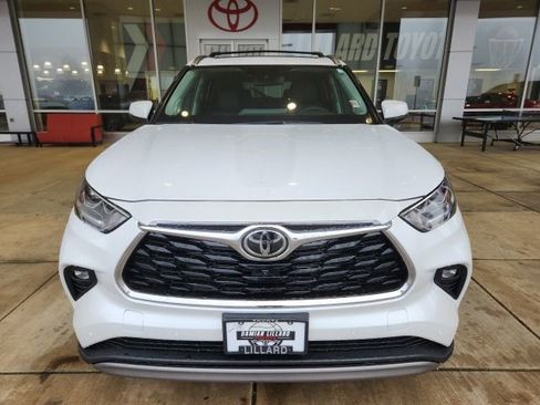 New 2026 Toyota Highlander Platinum image 5
