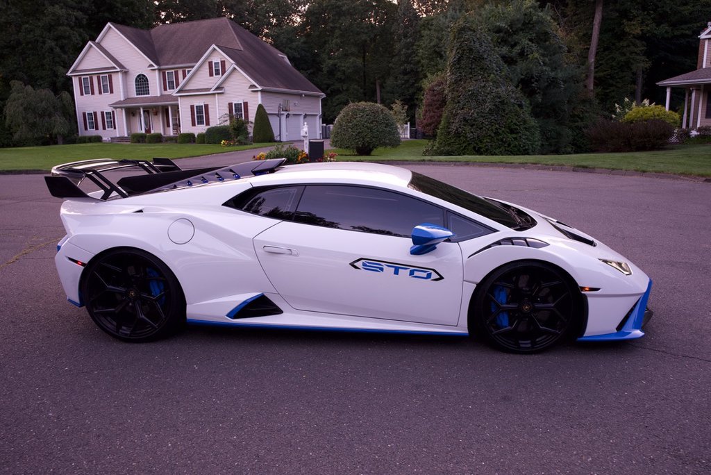 Used 2022 Lamborghini Huracan STO RWD image 8