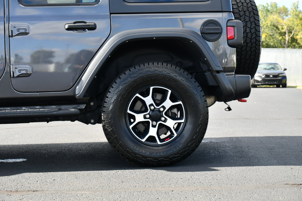 Used 2021 Jeep Wrangler Unlimited Rubicon w/ Cold Weather Group AWD/4WD image 12