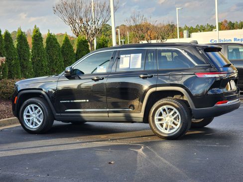 Used 2025 Jeep Grand Cherokee Laredo X image 9