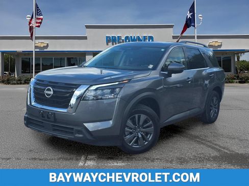 Used 2025 Nissan Pathfinder SV FWD image 1