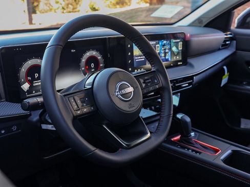 New 2026 Nissan Kicks SR image 14