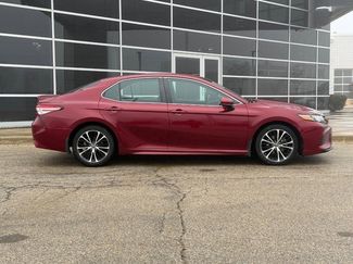 Used 2018 Toyota Camry SE video 2