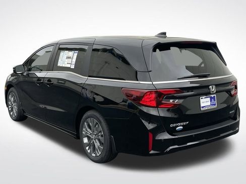 New 2026 Honda Odyssey Touring image 4