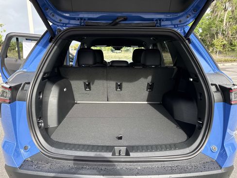 New 2026 Chevrolet Equinox RS w/ Convenience Package III FWD image 32