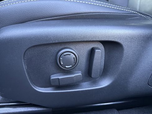 Used 2023 Land Rover Range Rover Velar R-Dynamic S image 13