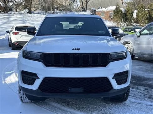 Used 2025 Jeep Grand Cherokee Altitude image 21