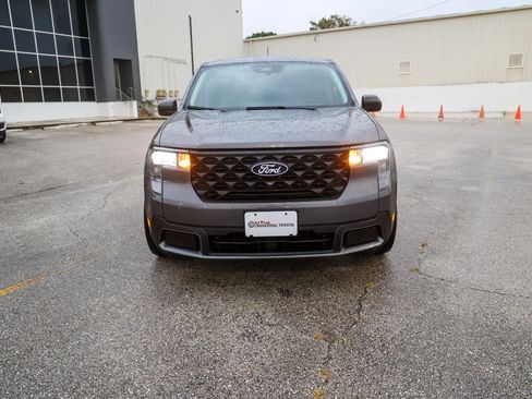 Used 2025 Ford Maverick XLT FWD image 3