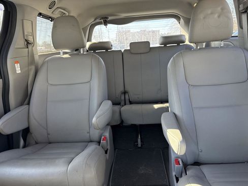 Used 2020 Toyota Sienna XLE image 21