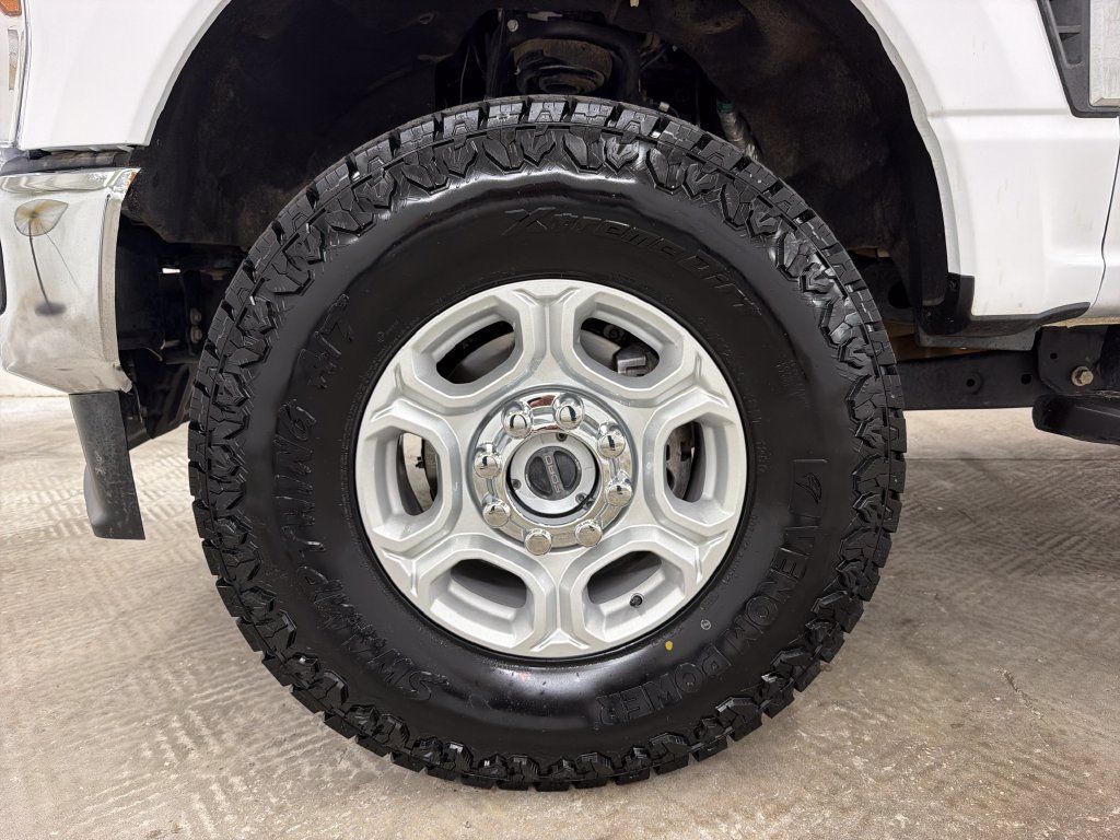 Used 2025 Ford F250 XLT AWD/4WD image 11