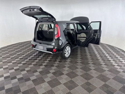 Used 2017 Kia Soul + w/ Primo Package FWD image 14