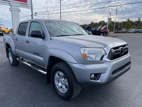 Used 2015 Toyota Tacoma 4x4 Double Cab w/ SR5 Package image 2