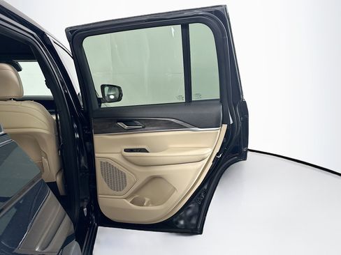 Used 2023 Jeep Grand Cherokee Limited AWD/4WD image 30