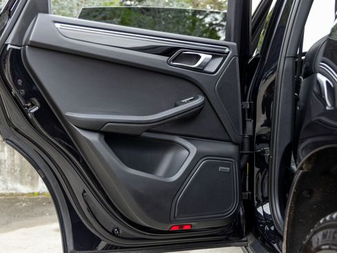 Used 2025 Porsche Macan S image 39