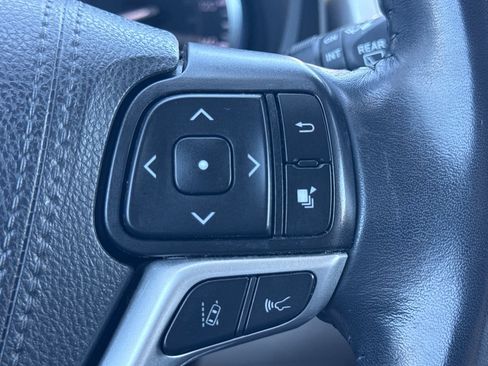 Used 2019 Toyota Highlander XLE FWD image 29