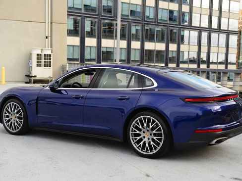 Certified 2024 Porsche Panamera 4 image 3