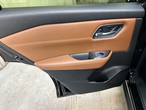 Certified 2025 Nissan Rogue Platinum image 16