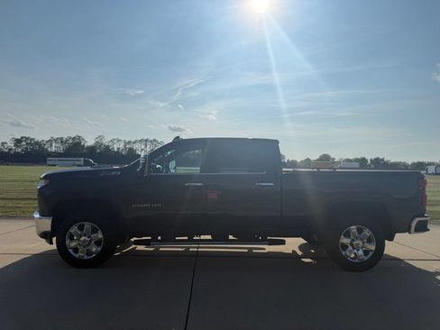 Used 2022 Chevrolet Silverado 2500 LTZ w/ LTZ Plus Package AWD/4WD image 10