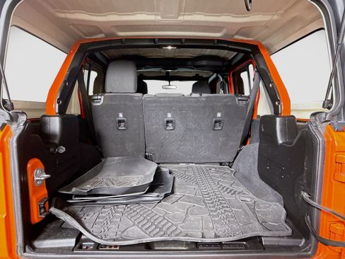 Used 2018 Jeep Wrangler Unlimited Sport S image 35