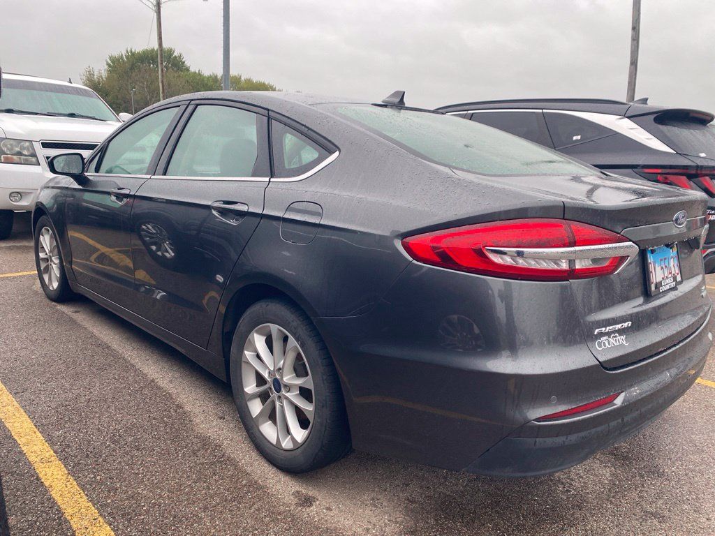 Used 2020 Ford Fusion SE FWD image 13