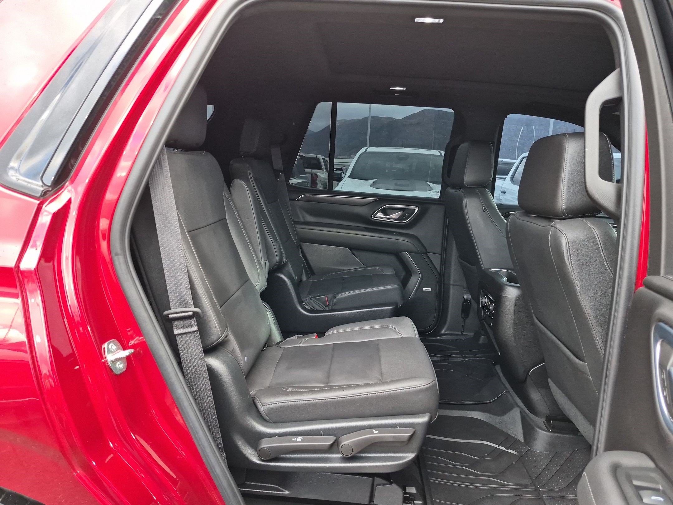 Used 2023 Chevrolet Tahoe Z71 w/ Luxury Package AWD/4WD image 30