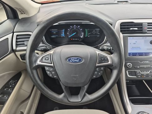 Used 2020 Ford Fusion SE FWD image 22
