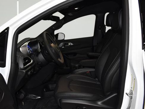 New 2026 Chrysler Pacifica Select FWD image 10