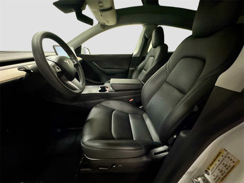 Used 2022 Tesla Model Y Long Range image 23