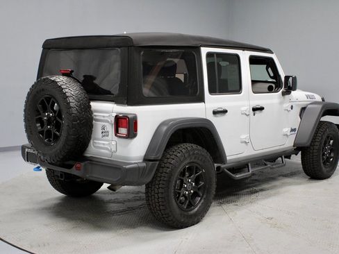 Used 2024 Jeep Wrangler Unlimited image 12