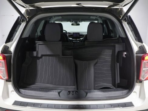 Used 2022 Ford Explorer Limited w/ Equipment Group 301A image 16