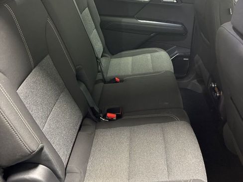 Used 2025 GMC Acadia Elevation image 24