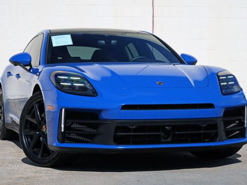 Used 2025 Porsche Panamera w/ Premium Package RWD image 4