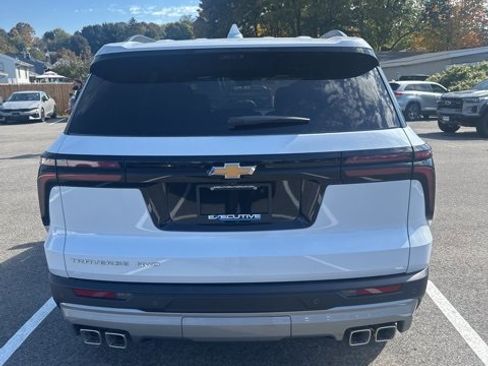 New 2026 Chevrolet Traverse LT w/ Driver Confidence Package image 4