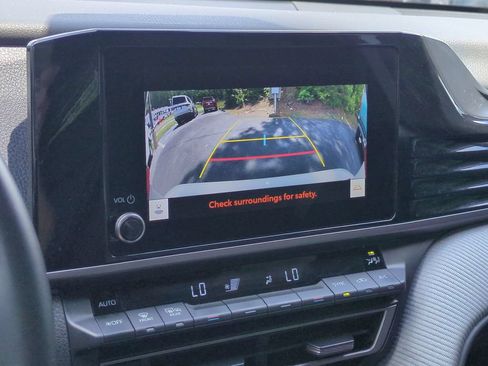 Used 2025 Toyota Camry SE FWD image 24