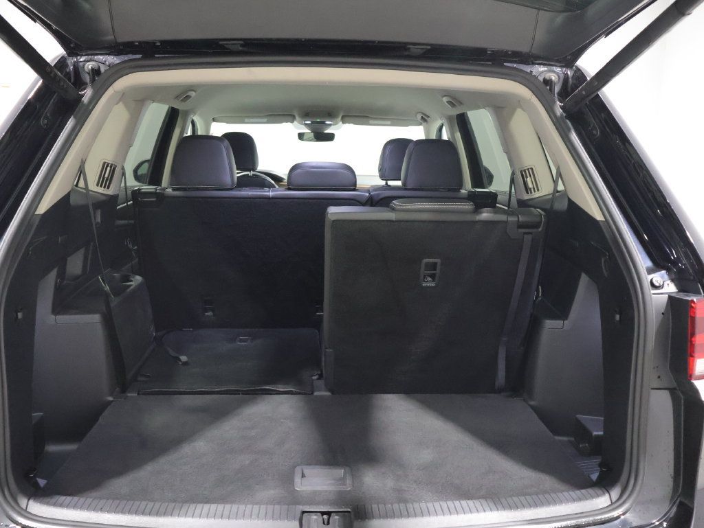 Used 2025 Volkswagen Atlas SE AWD/4WD image 4