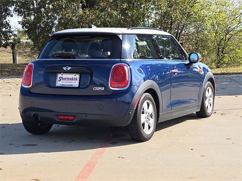 Used 2018 MINI Cooper 2-Door Hardtop image 8