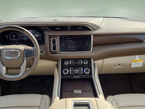 Used 2024 GMC Yukon XL Denali w/ Denali Reserve Package AWD/4WD image 15