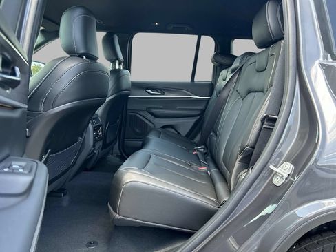 Certified 2025 Jeep Grand Cherokee Limited AWD/4WD image 17