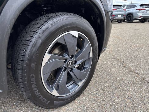 Used 2025 Nissan Rogue SV FWD image 31