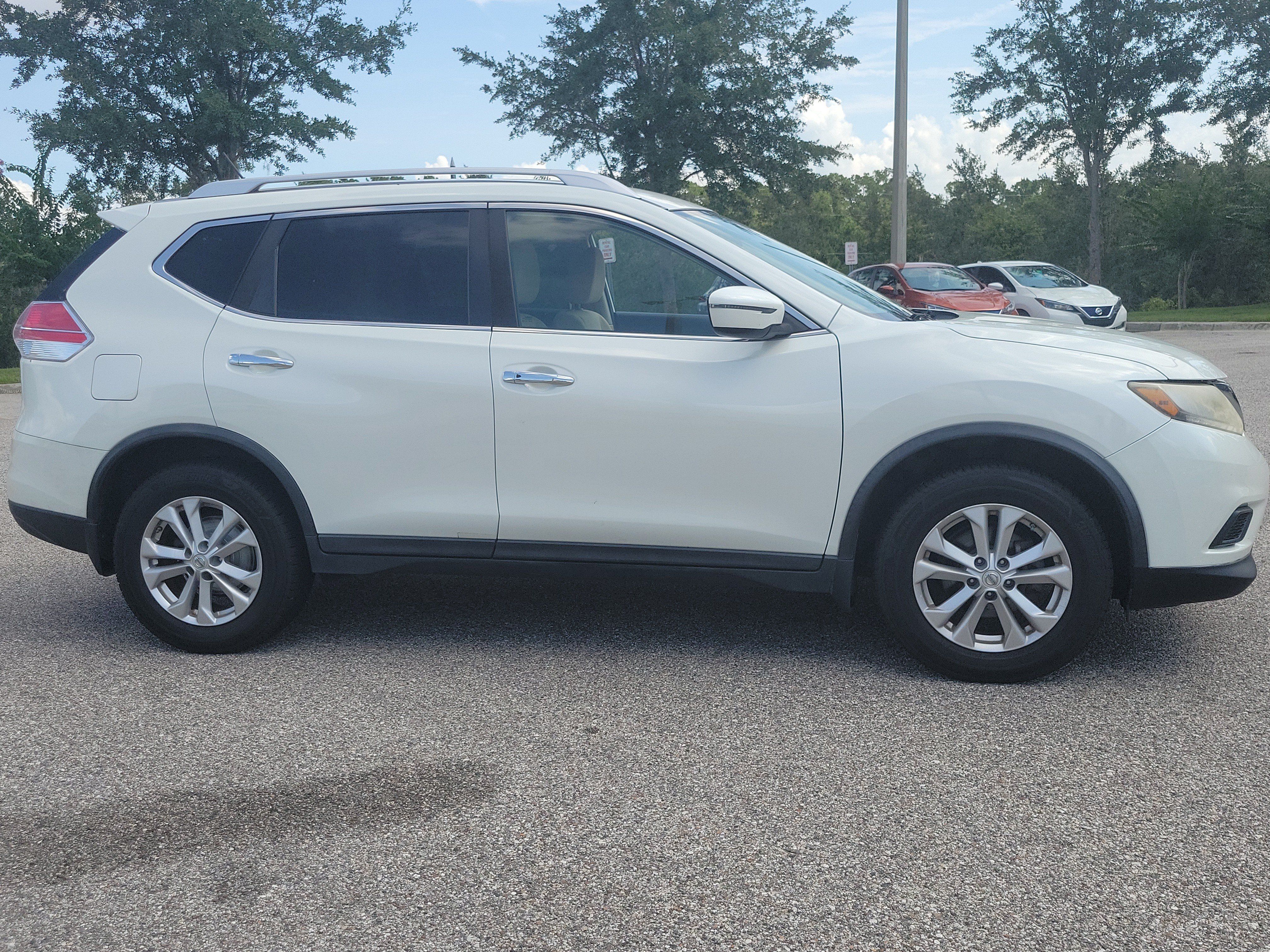Used 2016 Nissan Rogue SV AWD/4WD image 4