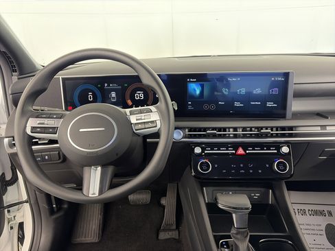 Used 2025 Hyundai Santa Cruz SEL image 3