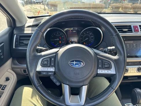 Used 2017 Subaru Outback 2.5i Limited image 18