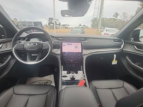 New 2025 Jeep Grand Cherokee Limited image 2