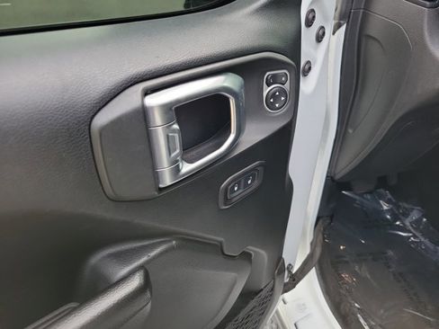 Used 2019 Jeep Wrangler Sport image 11